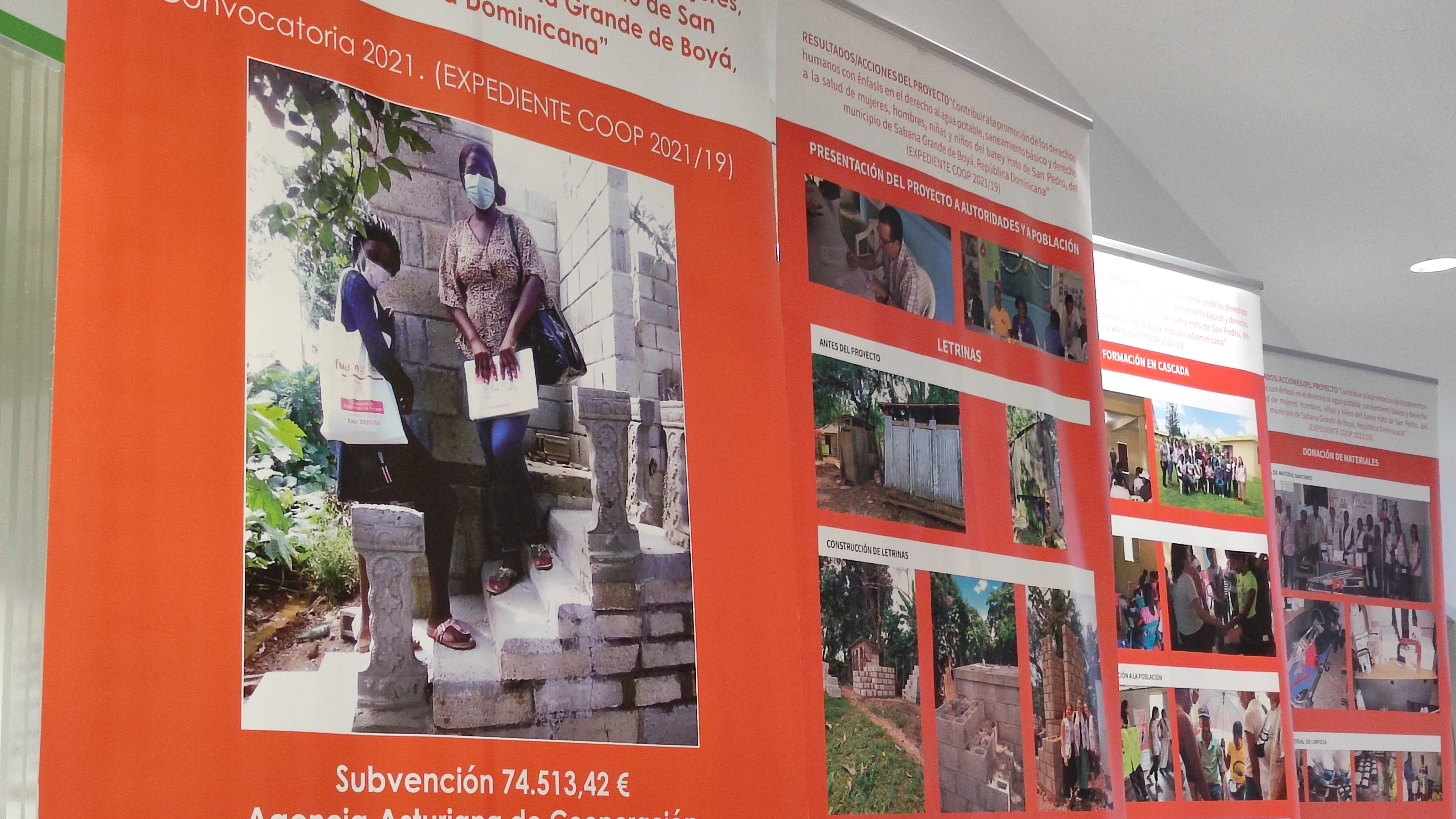 Exposición sobre cooperación en el HUCA